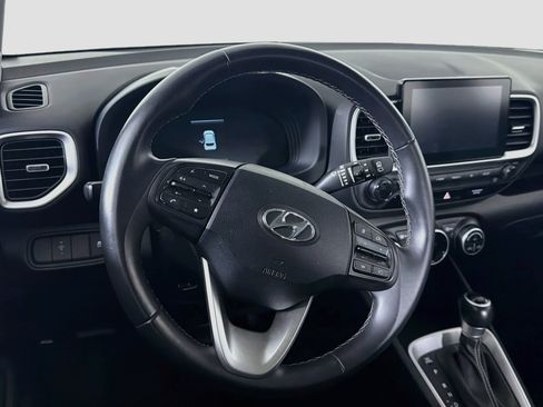 Used 2025 Hyundai Venue SEL FWD image 18