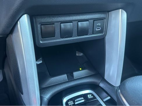 Used 2024 Toyota Corolla Cross SE image 29
