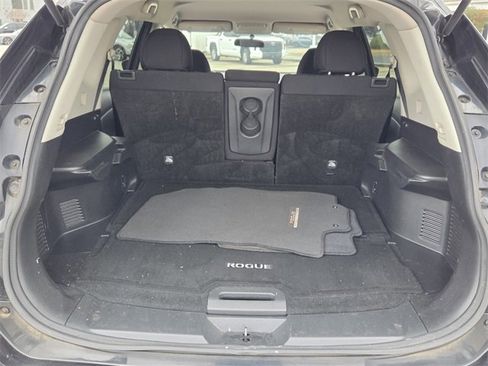 Used 2017 Nissan Rogue SV w/ Midnight Edition Package image 13