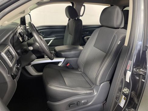 Used 2019 Nissan Titan SV w/ SV Convenience Package image 12