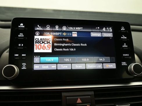 Used 2018 Honda Accord Touring image 10