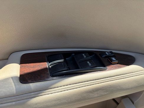 Used 2009 Toyota Avalon XLS FWD image 7
