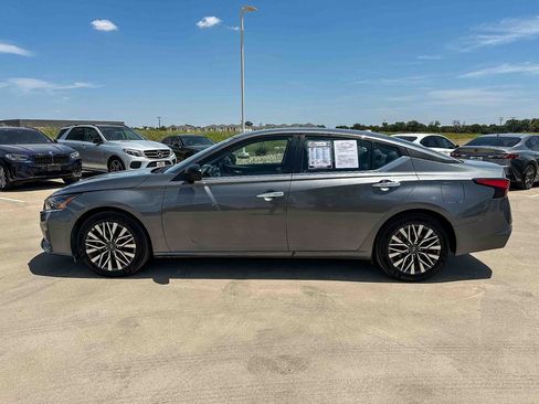 Used 2025 Nissan Altima 2.5 SV FWD image 6