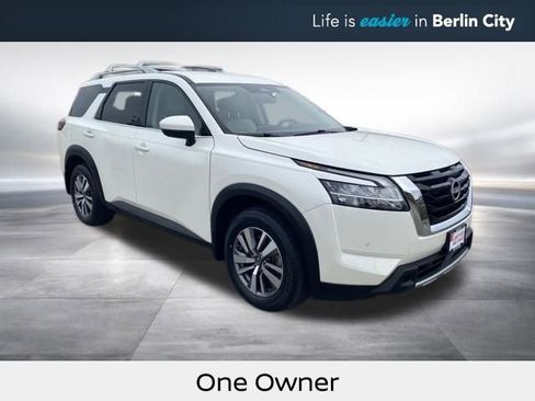 Certified 2024 Nissan Pathfinder SL AWD/4WD image 1