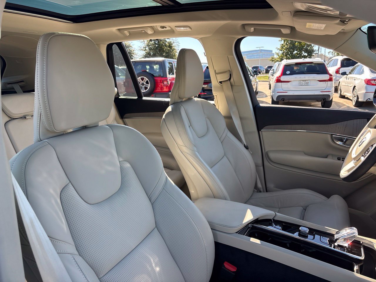 Used 2025 Volvo XC90 T8 Ultra w/ Protection Package Premier AWD/4WD image 13