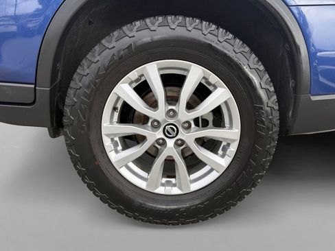 Used 2017 Nissan Rogue SV image 36