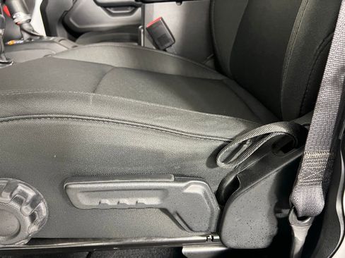 Used 2022 Jeep Wrangler Unlimited Sport image 23