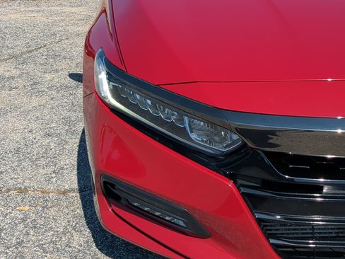 Used 2018 Honda Accord Sport image 8