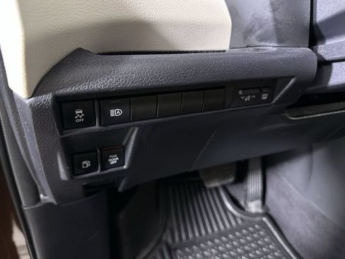 Used 2024 Toyota Sienna XLE AWD/4WD image 18
