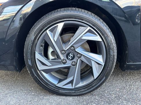 Used 2025 Hyundai Elantra Limited image 27