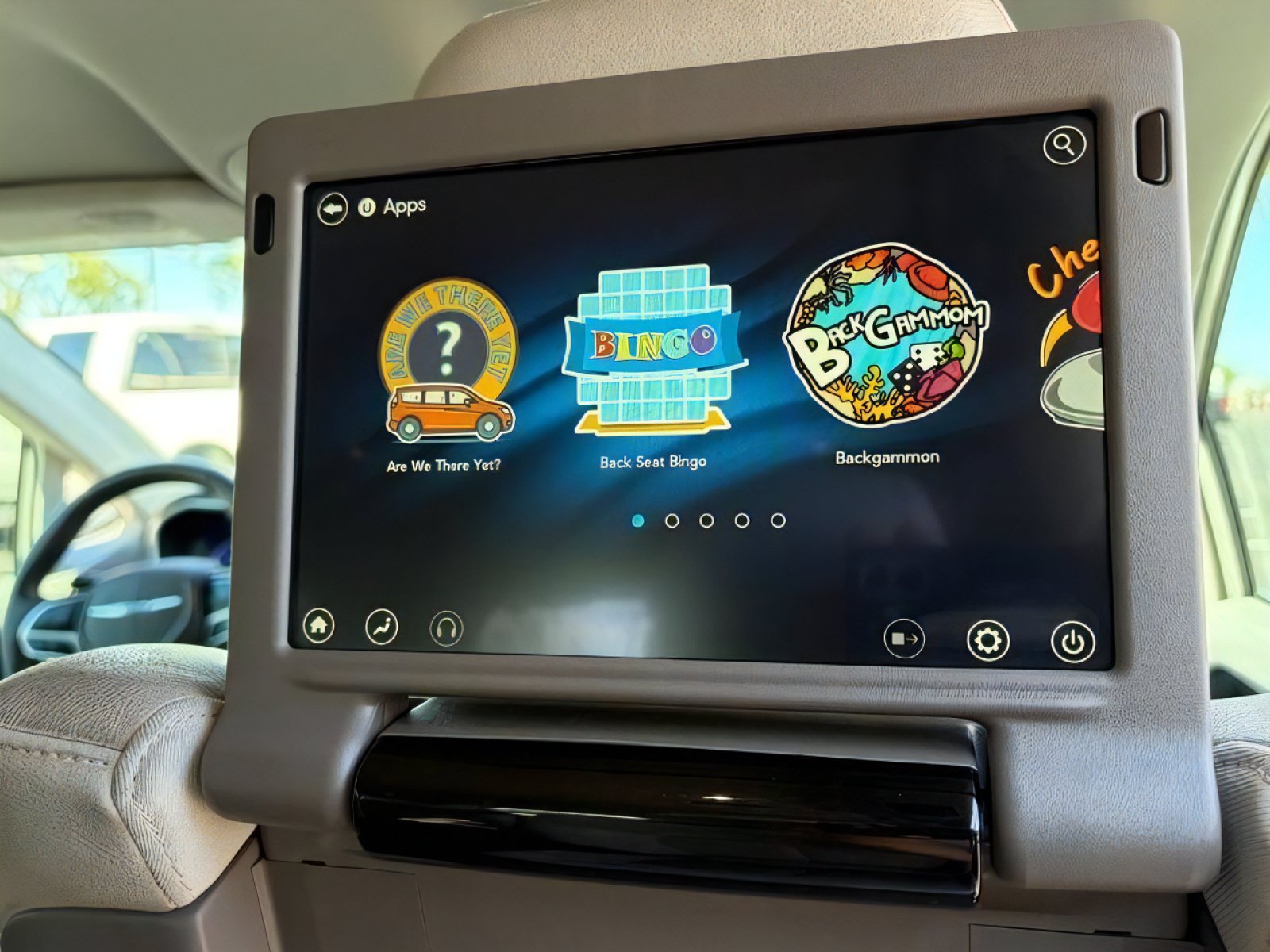 Used 2021 Chrysler Pacifica Touring-L w/ Uconnect Theater Family Group FWD image 14