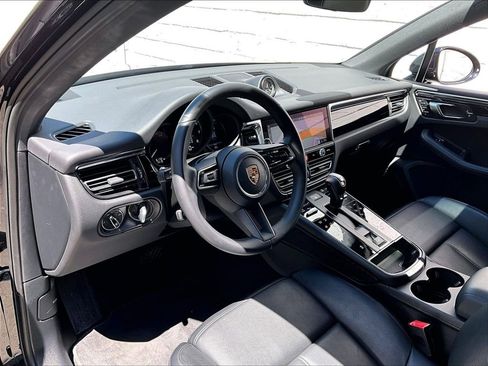 Certified 2026 Porsche Macan AWD/4WD image 4