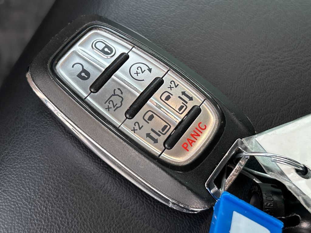 Used 2024 Chrysler Pacifica Touring-L FWD image 33