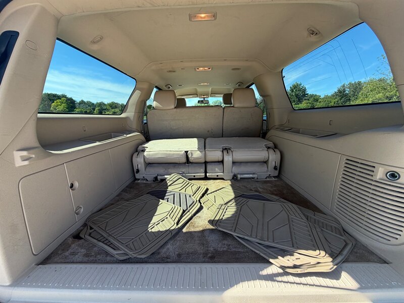 Used 2011 GMC Yukon XL SLT w/ SLT-2 Equipment Package AWD/4WD image 9