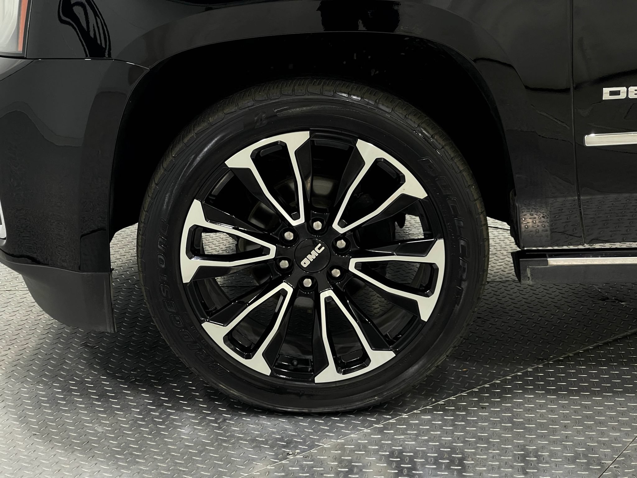 Used 2020 GMC Yukon Denali w/ Denali Premium Package AWD/4WD image 37