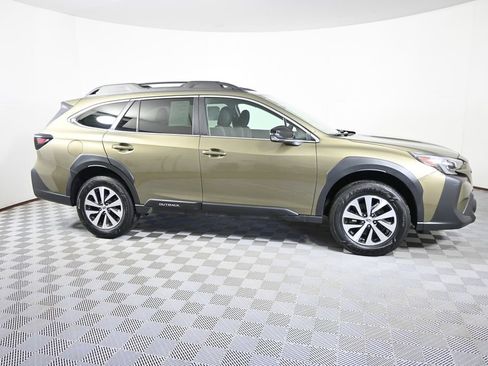 Used 2024 Subaru Outback Premium AWD/4WD image 8