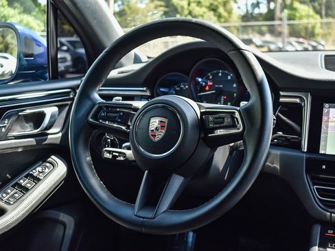 Used 2023 Porsche Macan image 14