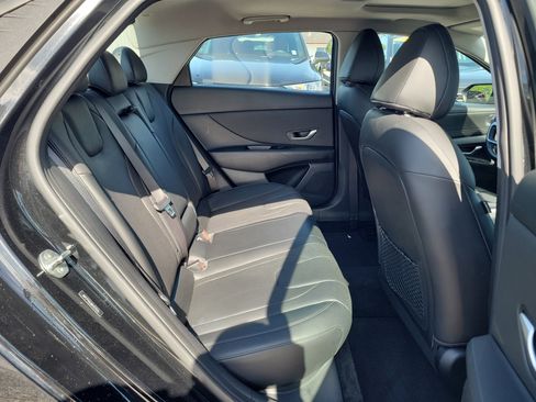 Used 2021 Hyundai Elantra Limited FWD image 12