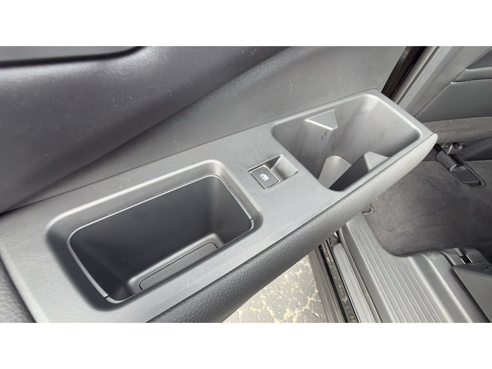 Used 2025 Nissan Pathfinder Platinum AWD/4WD image 38
