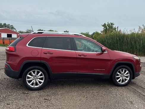 Used 2017 Jeep Cherokee Limited AWD/4WD image 4