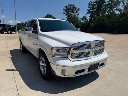 Used 2018 RAM 1500 Laramie w/ Convenience Group AWD/4WD image 3