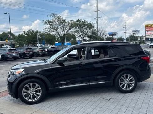 Used 2021 Ford Explorer XLT w/ Equipment Group 202A RWD image 12