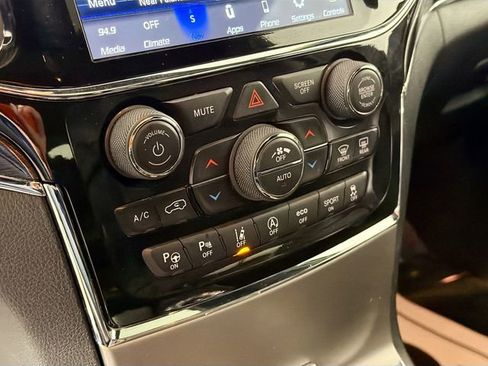 Used 2021 Jeep Grand Cherokee Trailhawk w/ Trailhawk Luxury Group AWD/4WD image 16