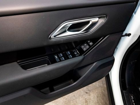 New 2026 Land Rover Range Rover Velar Dynamic SE image 34