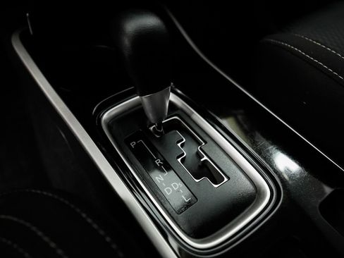 Used 2020 Mitsubishi Outlander ES image 29