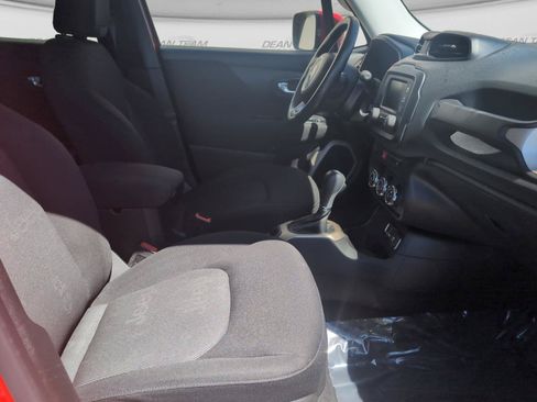 Used 2016 Jeep Renegade Latitude w/ Cold Weather Group FWD image 17