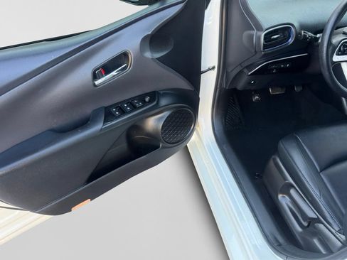 Used 2018 Toyota Prius Three Touring FWD image 11