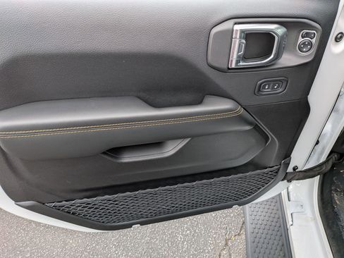 Certified 2025 Jeep Wrangler Sahara image 11