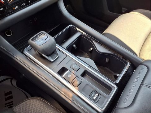Used 2025 Nissan Pathfinder SV FWD image 14