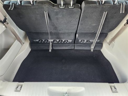 Used 2024 Chrysler Pacifica Touring-L image 32