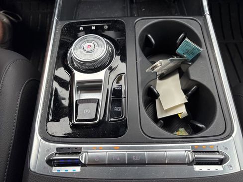 Used 2025 Kia Carnival SX Prestige image 26