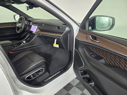 New 2025 Jeep Grand Cherokee Summit w/ Obsidian Package image 34