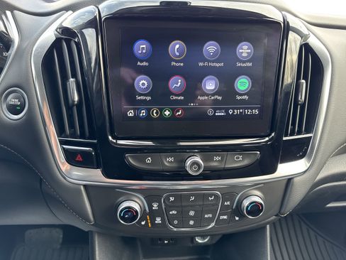 Used 2021 Chevrolet Traverse LT image 18