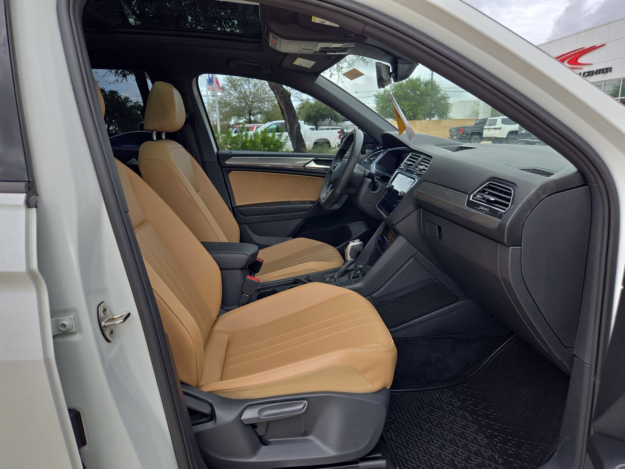 Used 2022 Volkswagen Tiguan SE R-Line FWD image 25