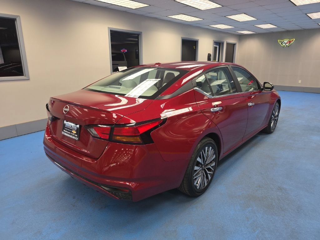 Used 2025 Nissan Altima 2.5 SV FWD image 3