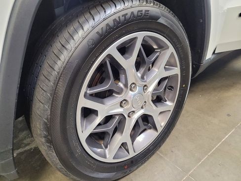 Used 2019 Jeep Grand Cherokee Limited RWD image 31