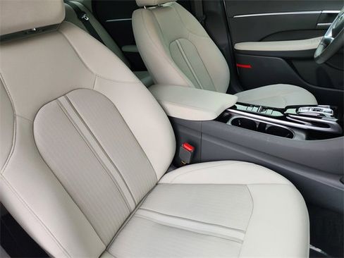 Certified 2023 Hyundai Sonata SEL w/ Convenience Package image 9