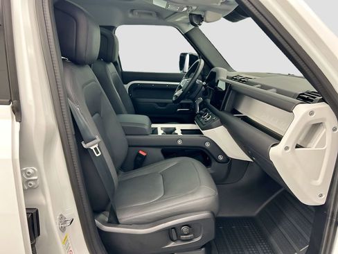 Used 2025 Land Rover Defender 110 S image 19
