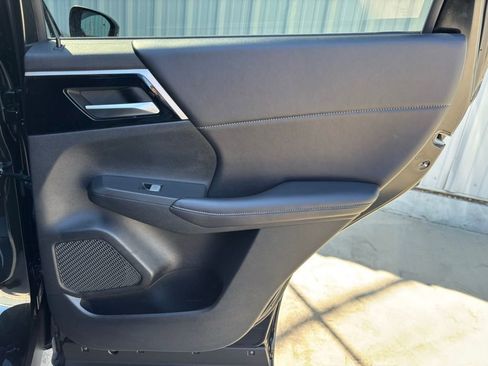 Used 2024 Mitsubishi Outlander SE image 36