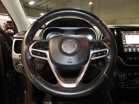 Used 2019 Jeep Cherokee Limited w/ Technology Group AWD/4WD image 7