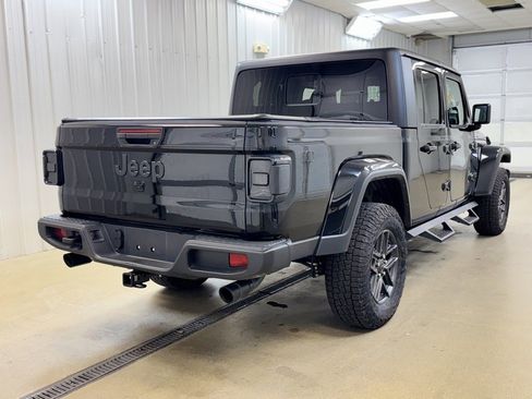 Used 2024 Jeep Gladiator Sport image 6