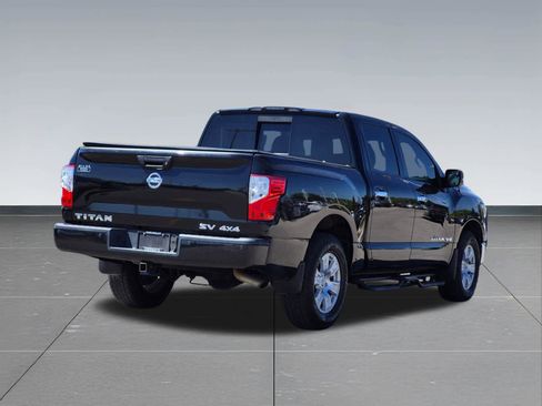 Used 2018 Nissan Titan SV w/ SV Convenience Package AWD/4WD image 6