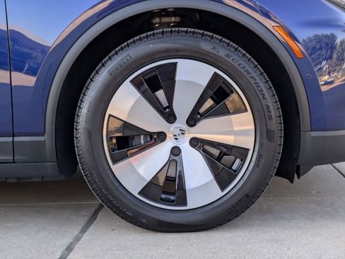 New 2025 Porsche Macan 4 Electric AWD/4WD image 29