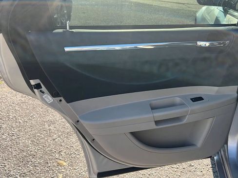 Used 2006 Chrysler 300 Touring w/ Sound Group RWD image 18