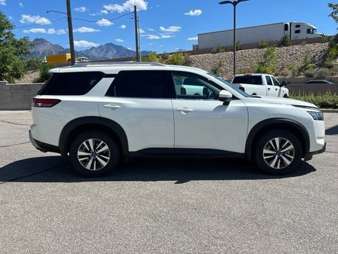 Used 2024 Nissan Pathfinder SL AWD/4WD image 9