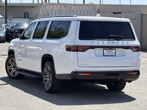 Used 2023 Jeep Wagoneer L Series II AWD/4WD image 7